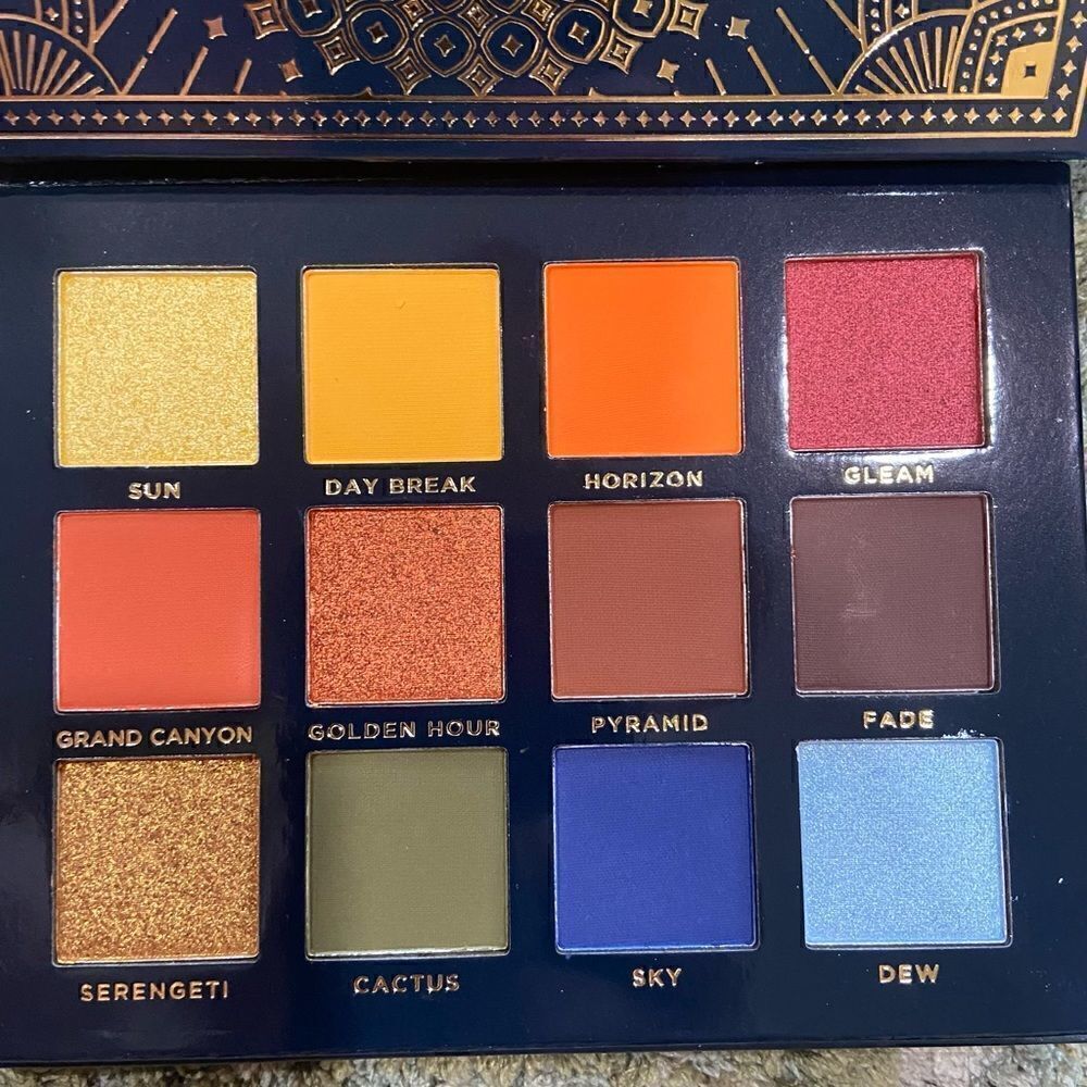 Ace Beaute Vintage Dawn Eyeshadow Palette NIB vibrant colors absolutely stunning